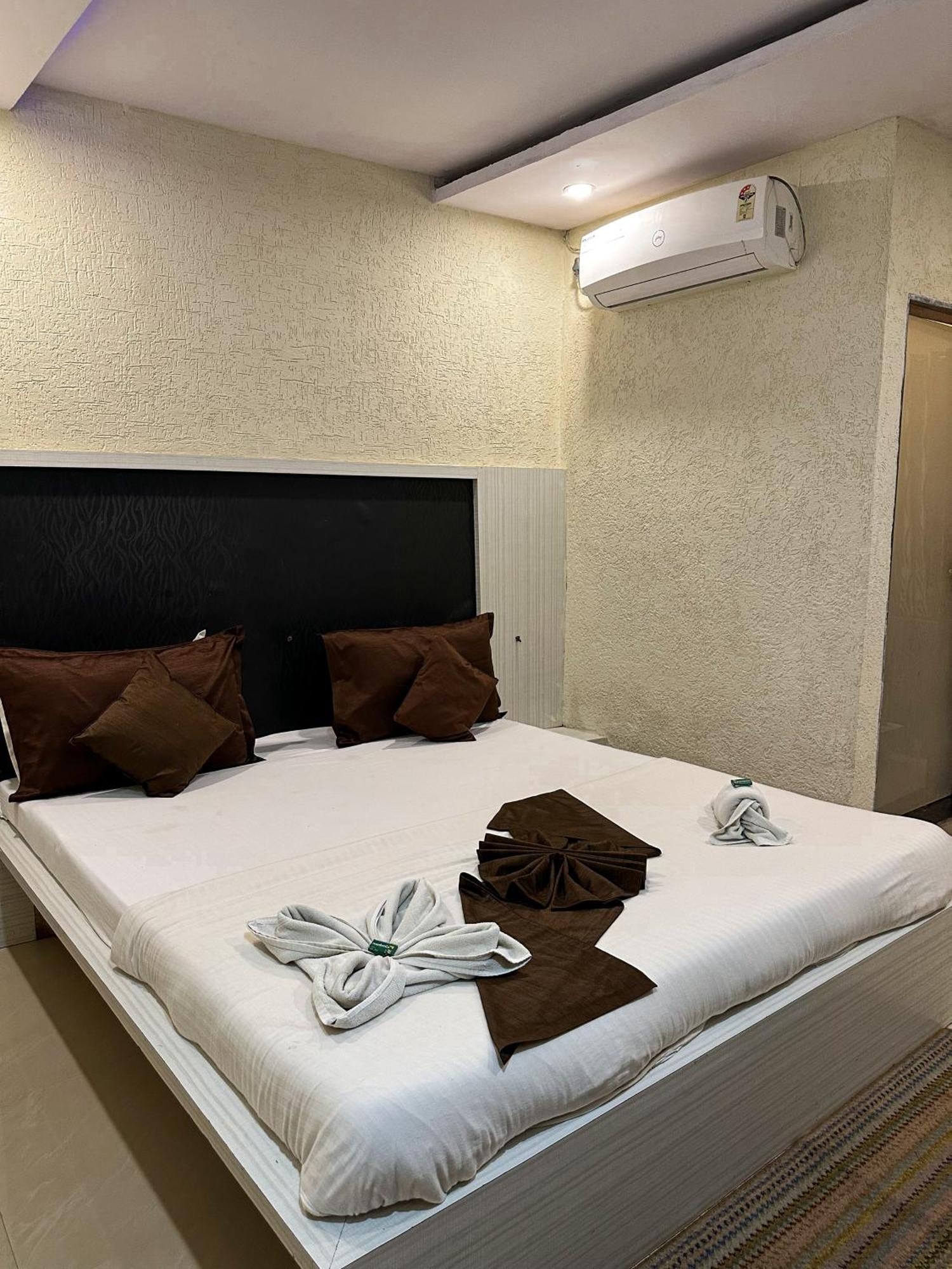 Hotel Payal & Restaurent Pachmarhī Exterior foto