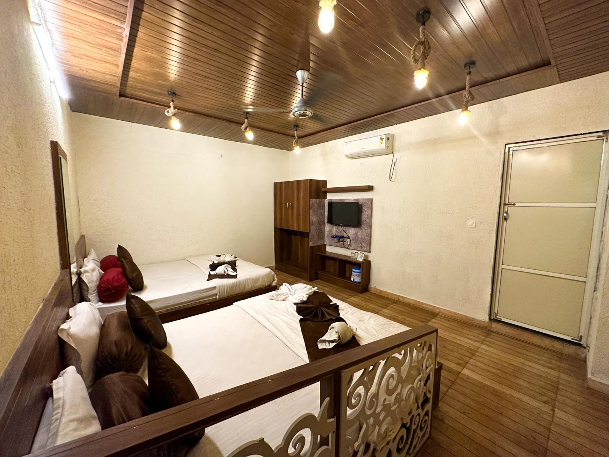 Hotel Payal & Restaurent Pachmarhī Exterior foto